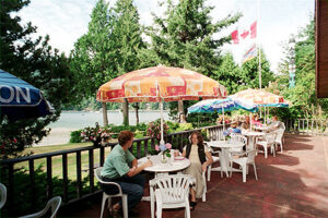 The patio of the Bowen Lodge by the Sea